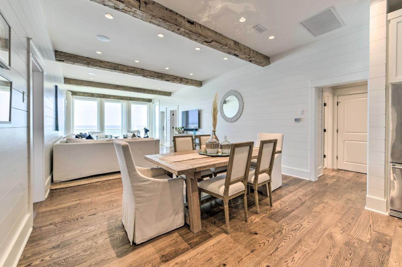 Holiday home Luxe, Beachfront Pcb With Decks And Grill!
